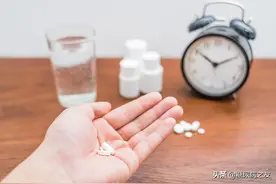二甲双胍普通片好还是缓释片好？怎么服用副作用小？吃多少降糖效果好？一文告诉您答案图片