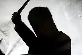 女子和男闺蜜夜跑回来后，裤子穿反了，被丈夫持刀砍断了右腿图片