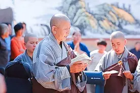 东北纯正尼姑庙：不收门票不碰钱，一天吃一顿，每年徒步千里化缘图片
