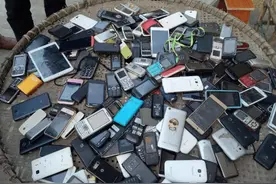 老人注意，回收旧手机换菜刀、换盆的骗局，不少人已上当！图片