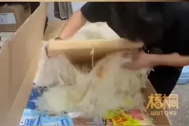 酸了！女生为男友准备27件生日礼物，男友感动到落泪图片