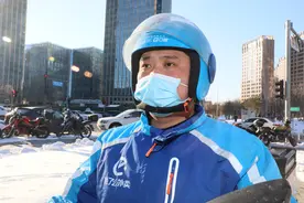 一身债务他通过当外卖员还清，还当上小队长，给平台提建议被采纳图片