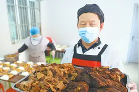 乌鲁木齐：送餐上门、预订年夜饭 这家社区食堂年前“火出圈”图片