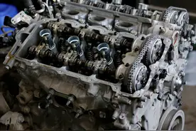 搞了辆“破烂不堪”的老款别克GL8，进厂翻新整备，复活又变新车图片