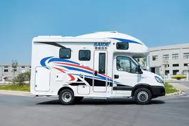 六座布局/内部空间超赞的依维柯C型房车，赛德白鲸PLUS图片