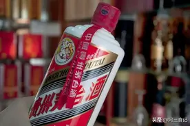 茅台瓶口的两个玻璃珠子，是为了装饰？得知真相后，方才恍然大悟图片