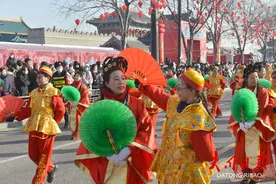 大同古城内锣鼓喧天、龙腾狮舞，热闹极了~图片