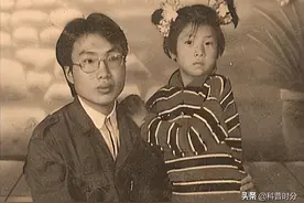 05年，农村小伙带着弃婴妹妹上大学，靠捡垃圾凑学费，如今怎样了图片
