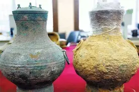 1974年，大墓挖出2坛千年古酒图片