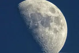 月亮正在远离地球，一亿年后，人类将看不到它了，到那时该咋办？图片