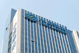 12月30日，加拿大勒令中国移动关门；优衣库挺新疆，拒绝对美效忠图片