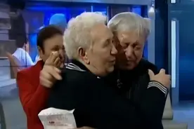 黎远康寻苏联母亲，分离55年终于相认，80岁母亲痛哭：我也在找你图片