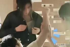 强吻、摸胸、掀裙底，这些男星究竟是真敬业，还是借戏揩油？图片