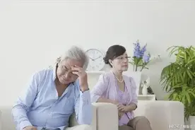 56岁大妈搭伙62岁大爷：白天名义上是夫妻，晚上其实是邻居图片