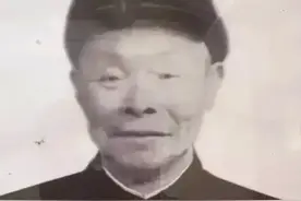 1956年北京劳模大会上，周恩来跟毛泽东悄声说：老班长回来了图片