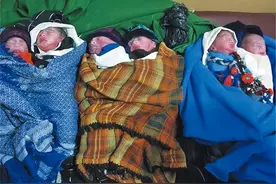 2014年，产妇冒死生下6胞胎，丈夫得知胎儿性别后无法淡定图片