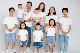 31岁网红沉迷生宝宝，13年生9娃，直言不想浪费丈夫的“好基因”图片