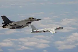 轰6赴西太演练，遭台军战机亮弹威胁，我飞行员临危不惧与其对峙图片