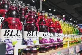 大妈到超市避暑蹭空调，没想到反赚了一千块钱，还有这好事儿？图片