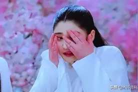 “小丑手”太减分了，这8位女星个个貌美如花，却被手拖后腿图片