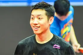 全锦赛许昕接受采访，尽显幽默大师，并给出直板选手发展方向图片