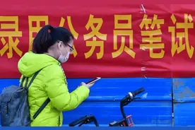 公务员政审火热开展，有一类人果断被拒，从户口本就能看出来图片