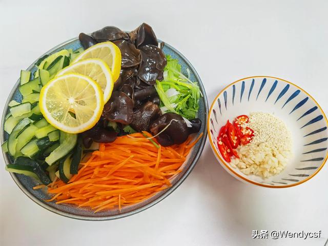 花胶 老鸡的功效与作用 2026年花胶 老鸡的功效与作用是什么