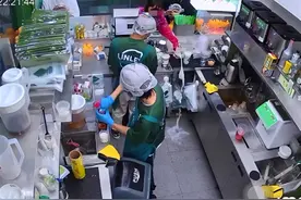 未按要求去冰，女顾客将奶茶泼在茶饮店内，客服：去冰会影响口感图片