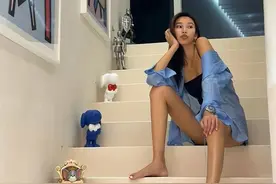 天生尤物！绝美湖蜜金诗迪近期生活美照 小麦色肌肤明艳动人图片