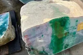 原来这就是翡翠原石“宁买一线，不买一片”的真实原因图片