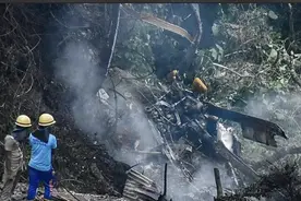 印度国防参谋长坠机身亡，结果遗体途中又遭车祸…这离谱？图片