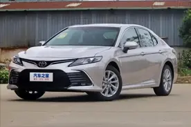 凯美瑞：一车传三代，人老车未老！省油又耐造，买了都说好图片