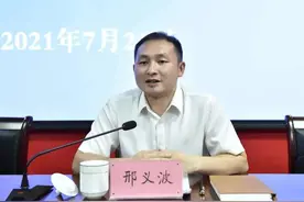 广西人事大数据：南宁市青秀区委常委、区政府常务副区长邢义波图片