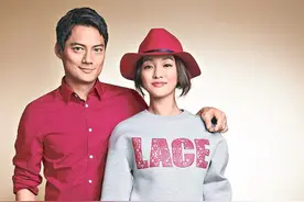 见家长？周迅带绯闻男友卓越回家乡衢州，与亲友一同逛街买奶茶图片