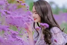 照顾瘫痪母亲12年，却得不到兄弟姐妹的帮助：她忍受着无尽的痛苦图片