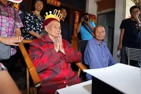 100岁的杨振宁健康矍铄！公布“长寿秘诀”：8件事坚持了一辈子图片