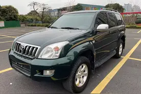 东北小伙7万买霸道4000，回家后朋友却笑了：老爷车 ？图片