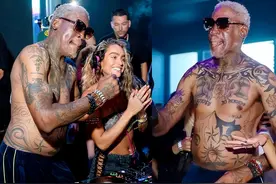 61岁罗德曼晒近照，夜店办生日派对！脱衣上台打碟，太会玩了图片