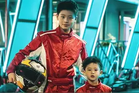 55岁蔡国庆传喜讯，首次官宣：自己还有一个二儿子，令人措手不及图片