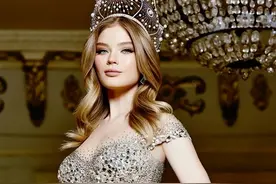 22岁俄罗斯小姐赴美比赛，将头戴仿制皇后冠冕，对决乌克兰小姐图片