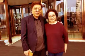 央视主播赵忠祥：和妻子恩爱52年，把遗产留给孙子，如今妻子怎样图片