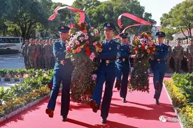 东部战区空军举行仪式，追思几十年前激战台湾国民党空军的英雄战士杜凤瑞图片