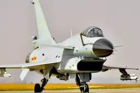 歼-10与日韩F-15和印度苏-30MKI之间的比较。图片