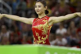 “蹦床公主”怀孕7个月办婚礼，婆家娘家矛盾不断，生母被气哭！图片