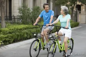 六旬老人的“黄昏恋”，金钱、性，一样没落下，比年轻人还直接图片