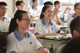 高考后才明白，尖子生该进“火箭班”还是普通班，后悔当初选错了图片