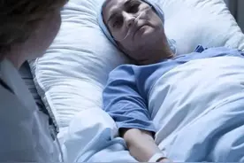 “老人归去，早有暗示”，若家中老人出现这5个举动，就要警惕了图片