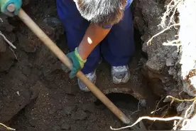 中国大案纪实｜男子修水管时挖出尸骨，没想到是失踪19年的女儿图片