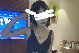 小小年纪不学好，混迹社会成为“精神小妹”，山东这个女孩火了图片