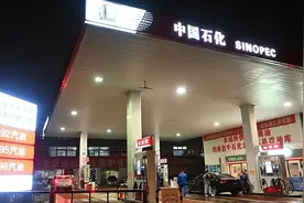 油价上涨金额已公布，尿素一袋涨了25元左右，看看多少钱了图片